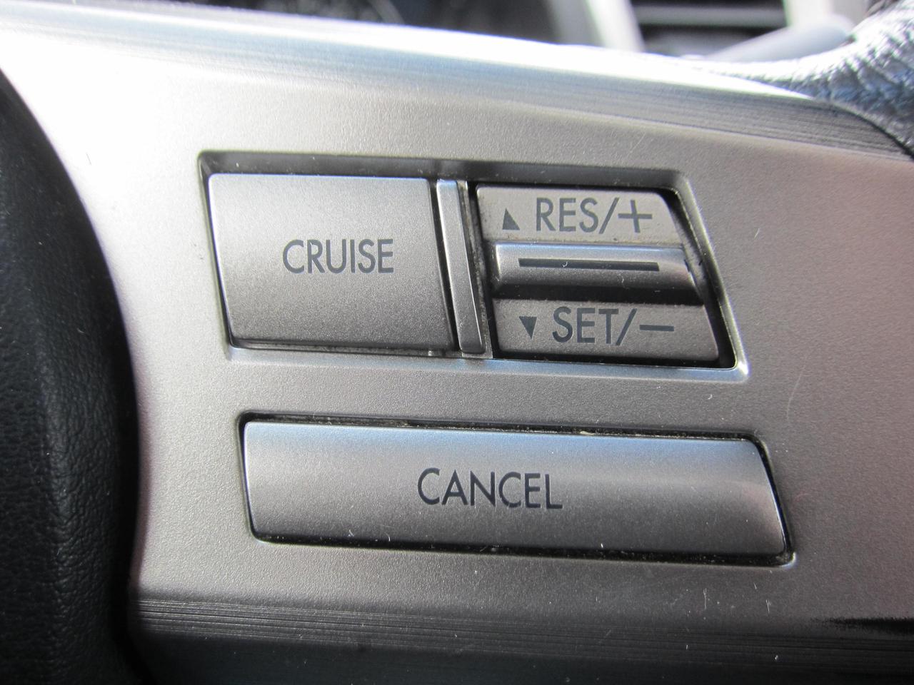 2011 Subaru Outback LIMITED Photo