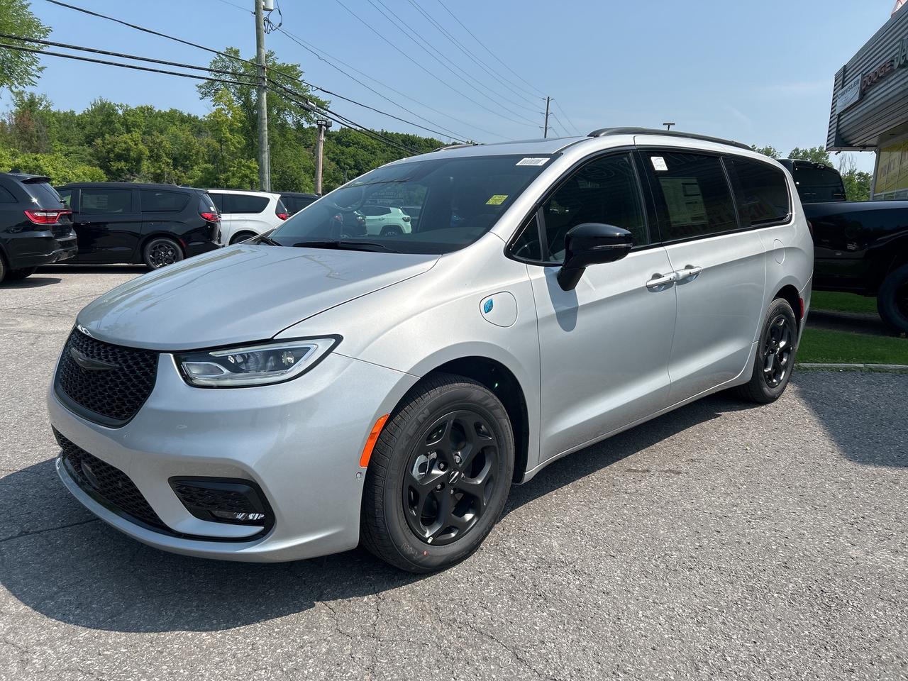 2024 Chrysler Pacifica Hybrid S Trim Hybrid Photo2