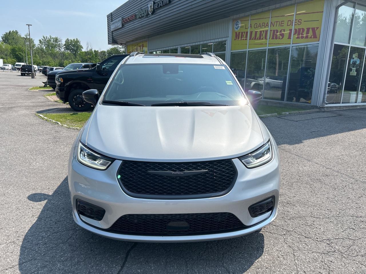 2024 Chrysler Pacifica Hybrid S Trim Hybrid Photo