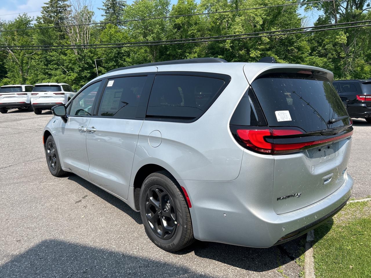 2024 Chrysler Pacifica Hybrid S Trim Hybrid Photo