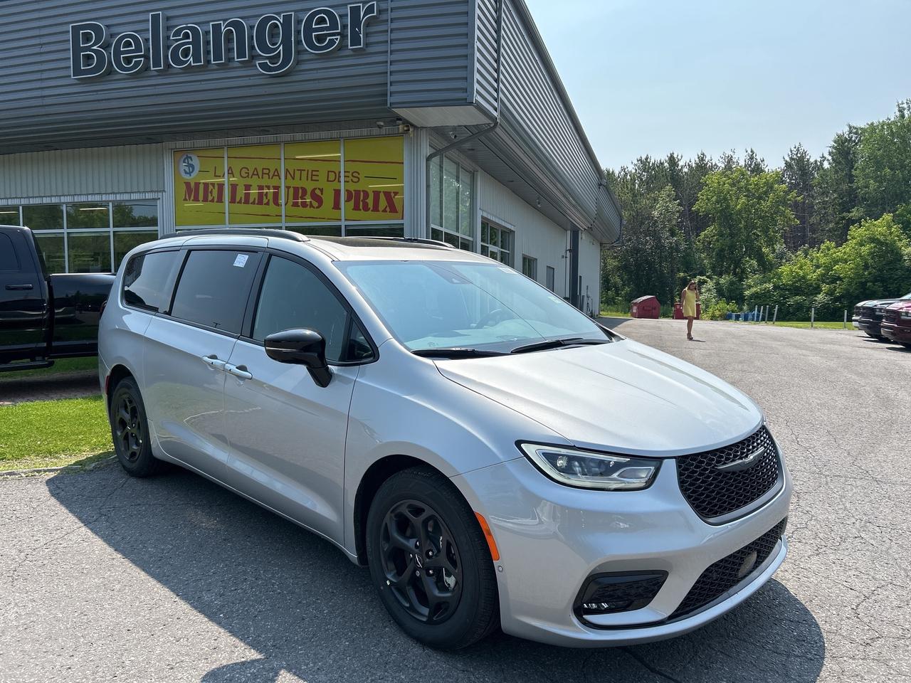 2024 Chrysler Pacifica Hybrid S Trim Hybrid Photo0