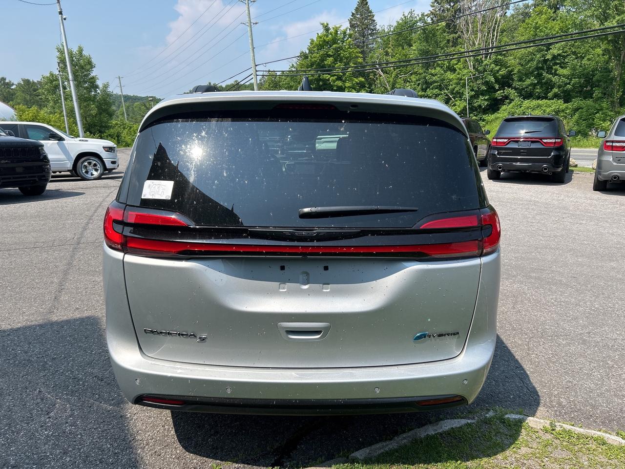 2024 Chrysler Pacifica Hybrid S Trim Hybrid Photo