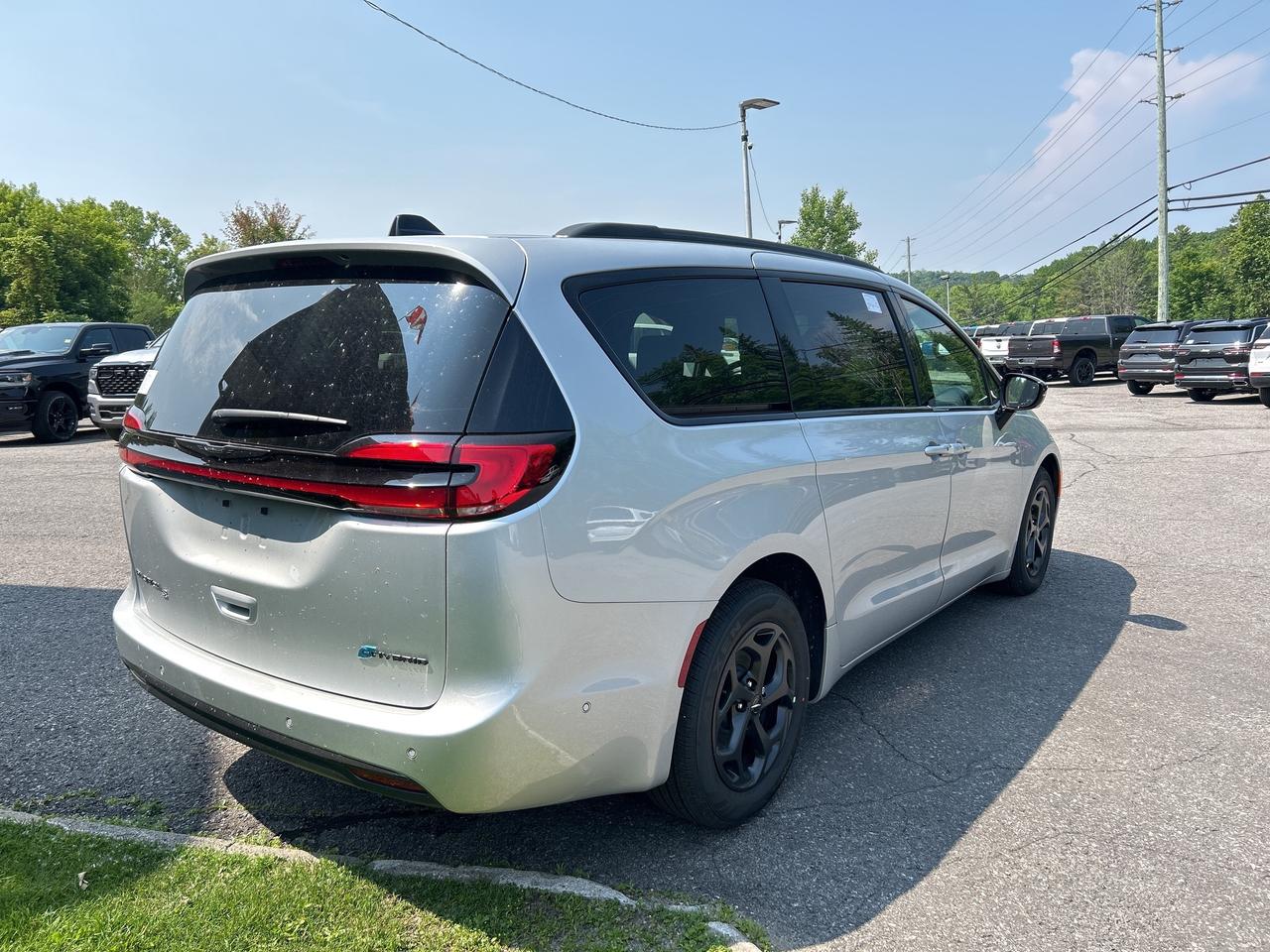 2024 Chrysler Pacifica Hybrid S Trim Hybrid Photo