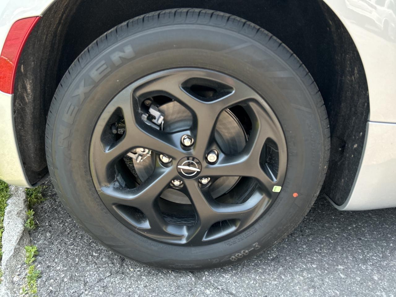 2024 Chrysler Pacifica Hybrid S Trim Hybrid Photo