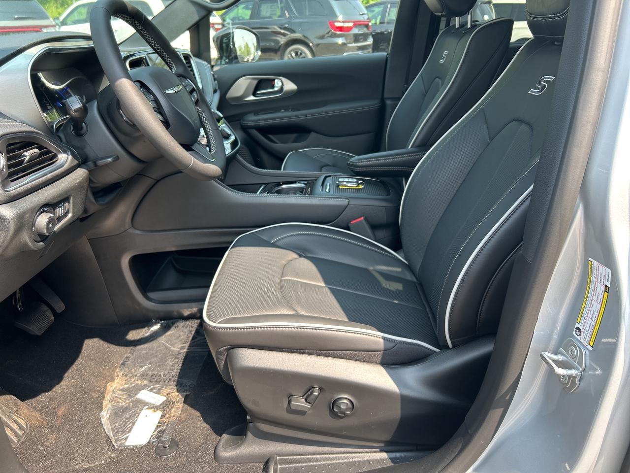 2024 Chrysler Pacifica Hybrid S Trim Hybrid Photo