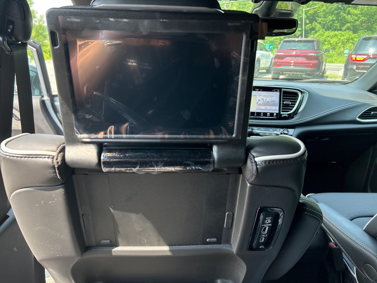 2024 Chrysler Pacifica Hybrid S Trim Hybrid Photo