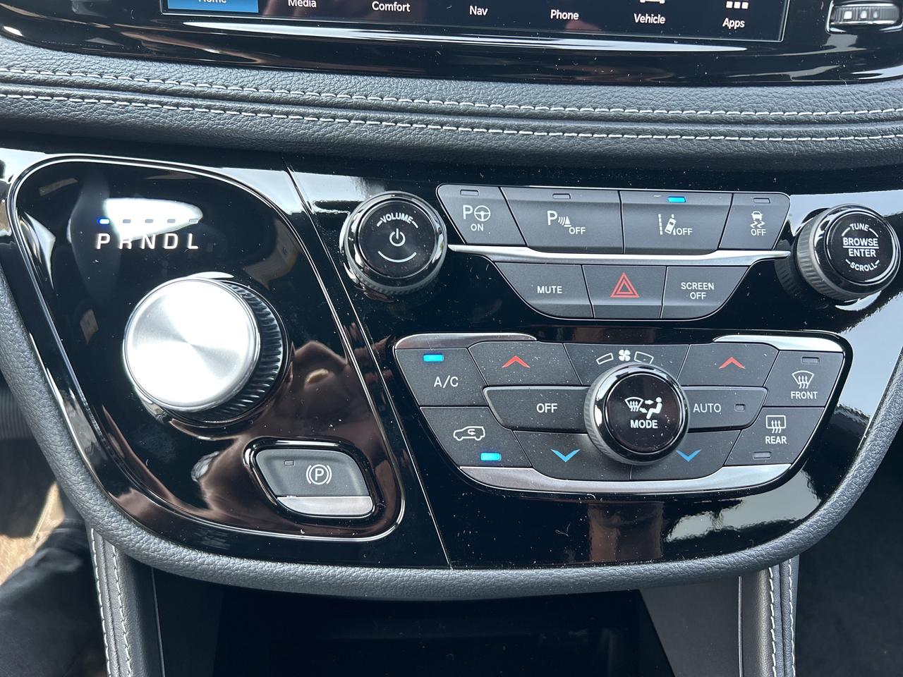 2024 Chrysler Pacifica Hybrid S Trim Hybrid Photo