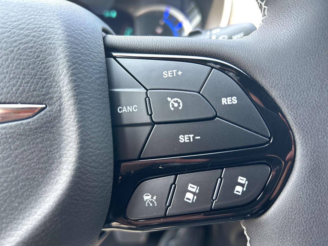 2024 Chrysler Pacifica S Trim Hybrid Photo