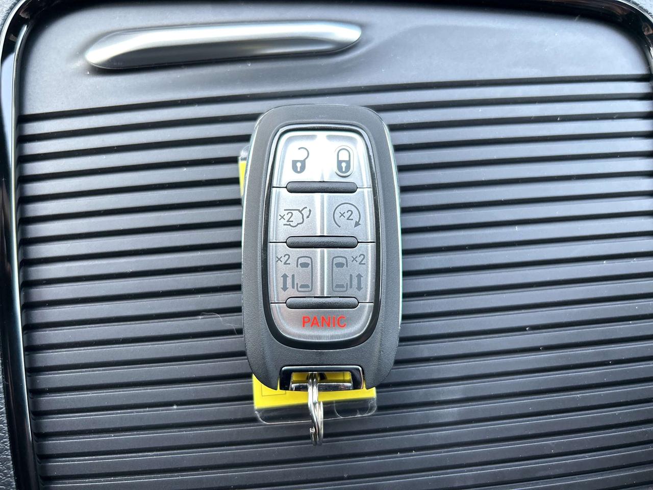 2024 Chrysler Pacifica S Trim Hybrid Photo