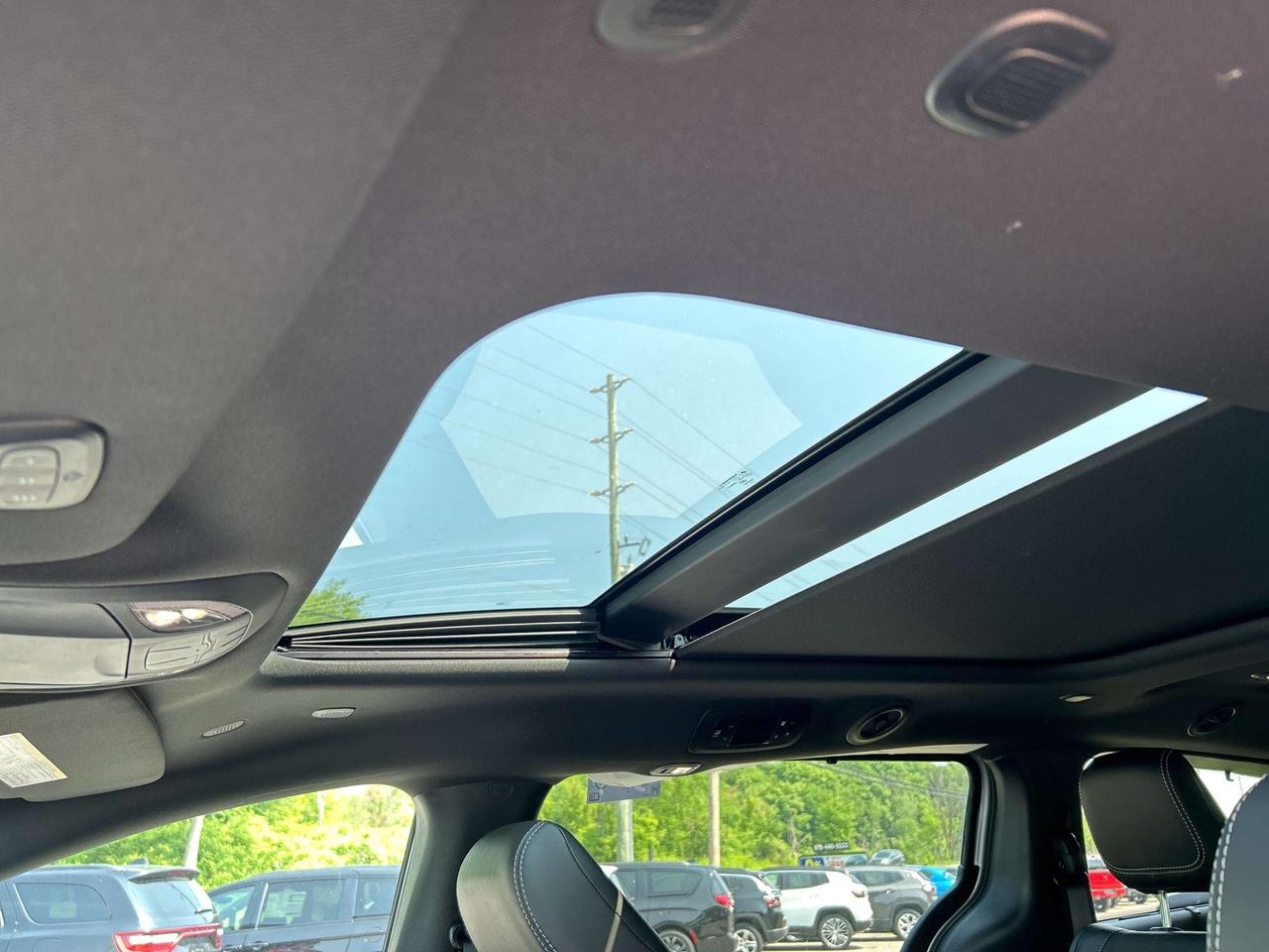 2024 Chrysler Pacifica S Trim Hybrid Photo