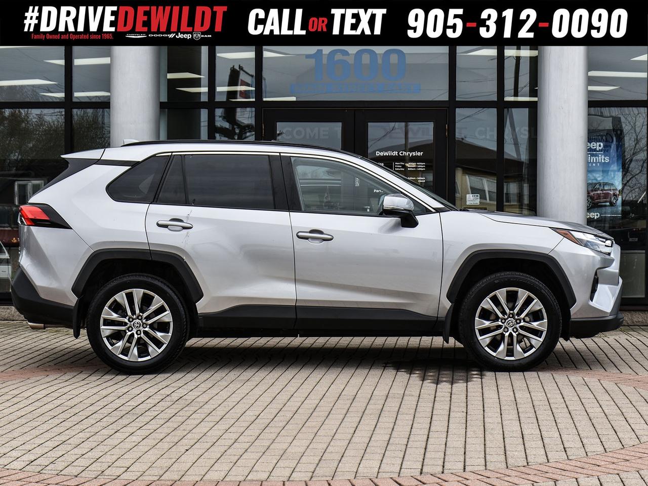 2022 Toyota RAV4 XLE   LEATHER SEATS   POWER SUNROOF Photo