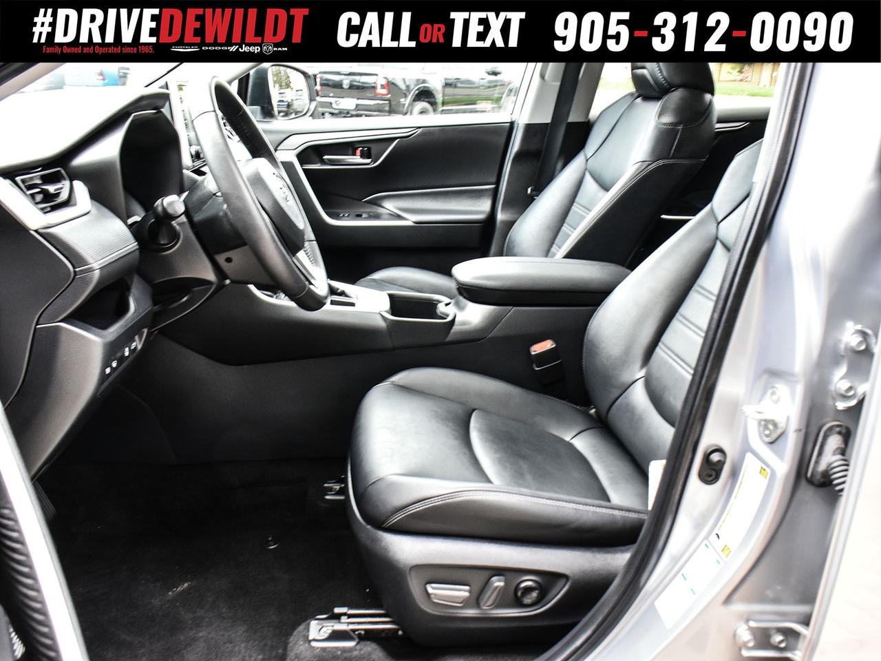 2022 Toyota RAV4 XLE   LEATHER SEATS   POWER SUNROOF Photo