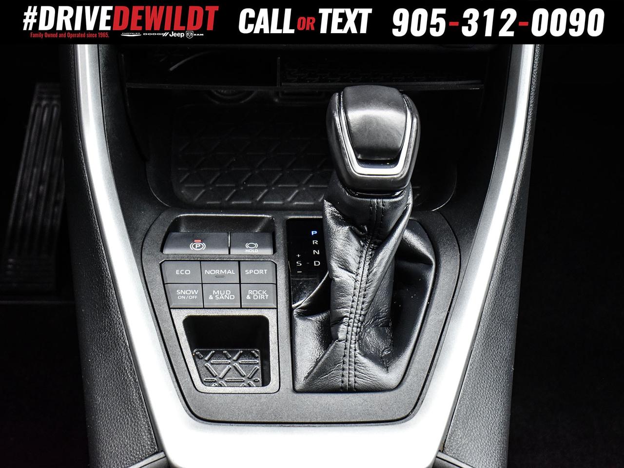 2022 Toyota RAV4 XLE   LEATHER SEATS   POWER SUNROOF Photo