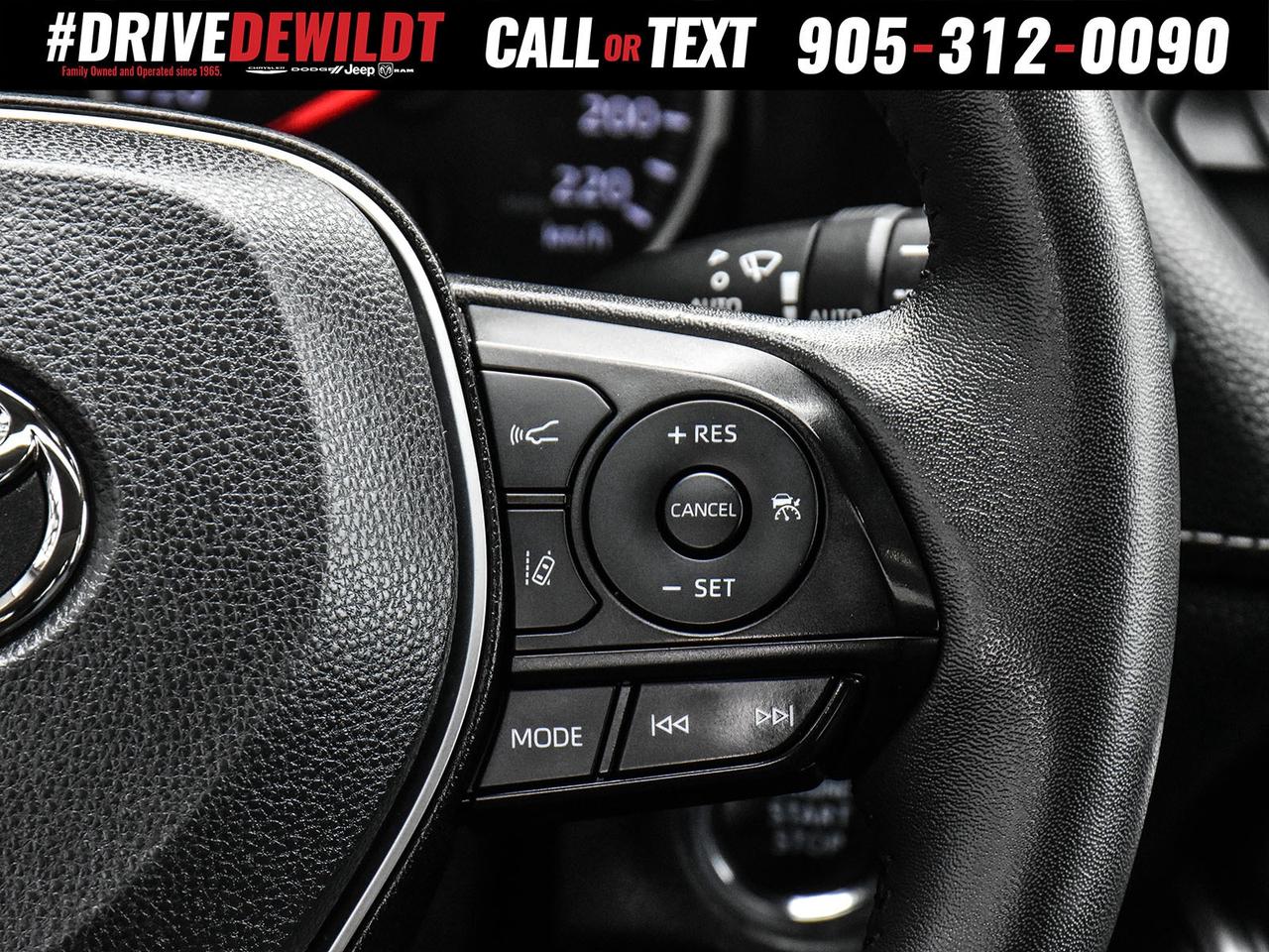 2022 Toyota RAV4 XLE   LEATHER SEATS   POWER SUNROOF Photo