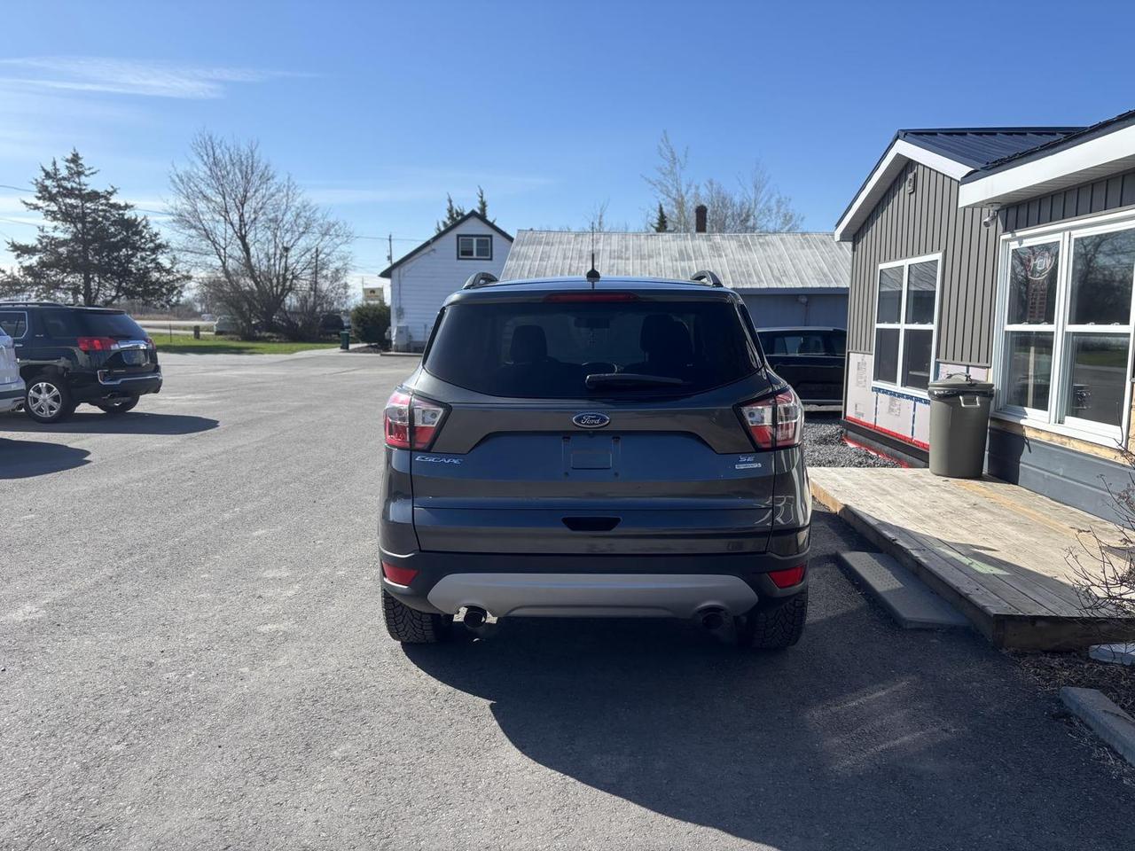 2018 Ford Escape SE 4dr Front-wheel Drive Photo3