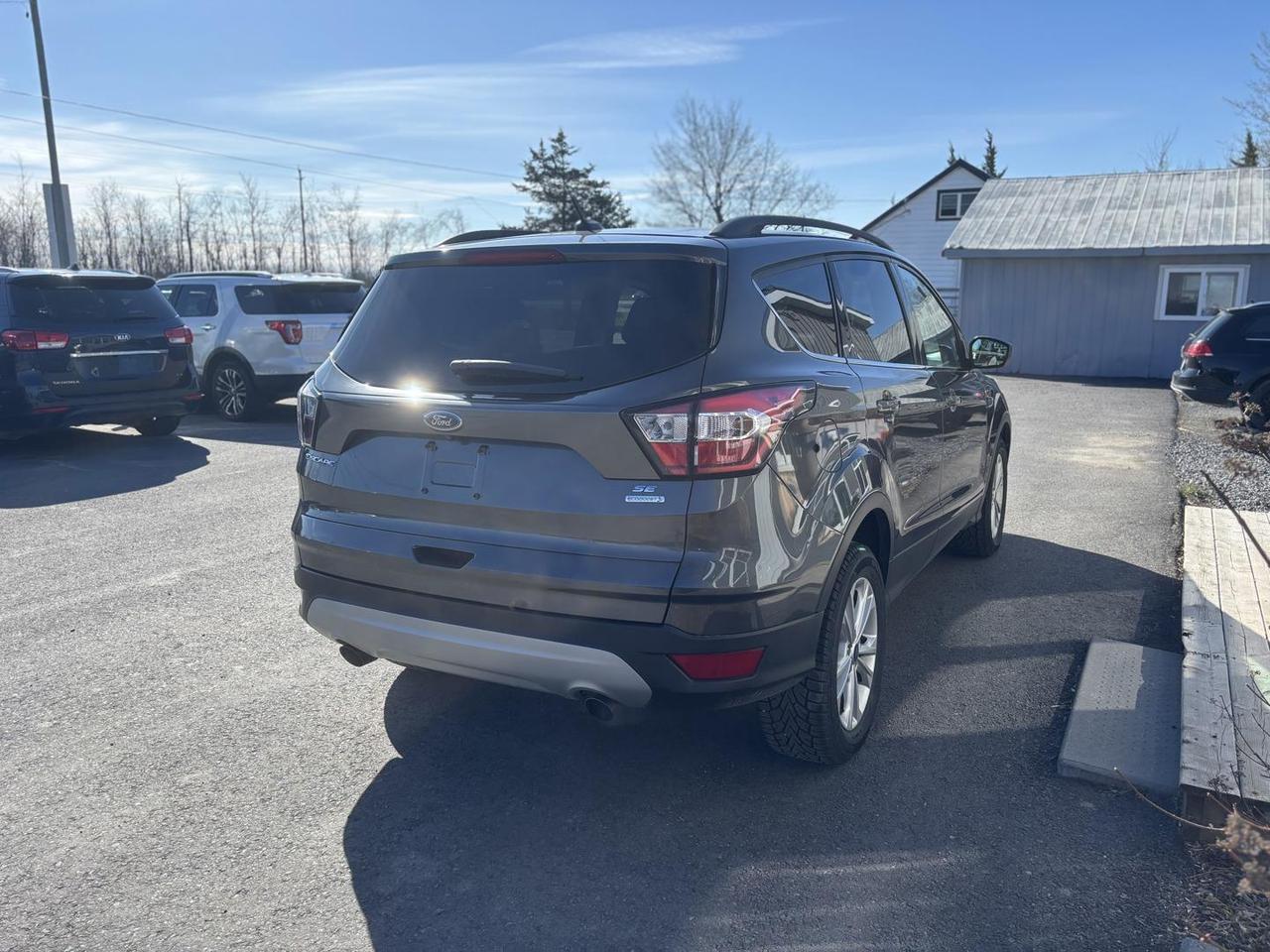 2018 Ford Escape SE 4dr Front-wheel Drive Photo4