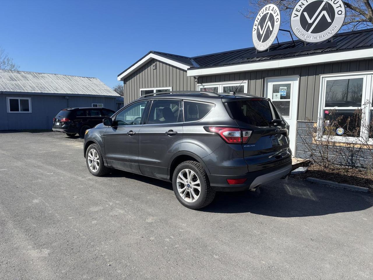 2018 Ford Escape SE 4dr Front-wheel Drive Photo2