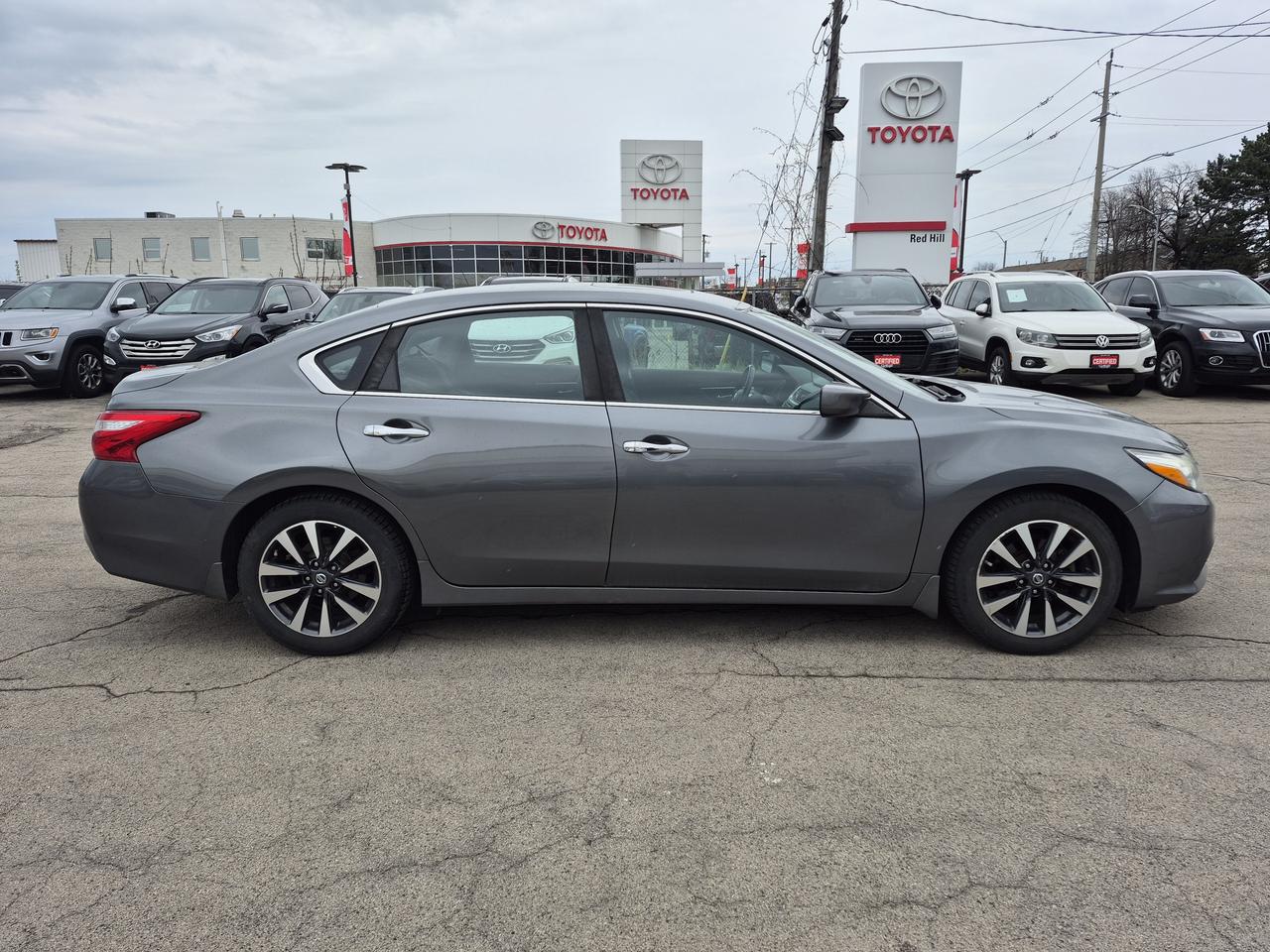 2017 Nissan Altima SV Photo