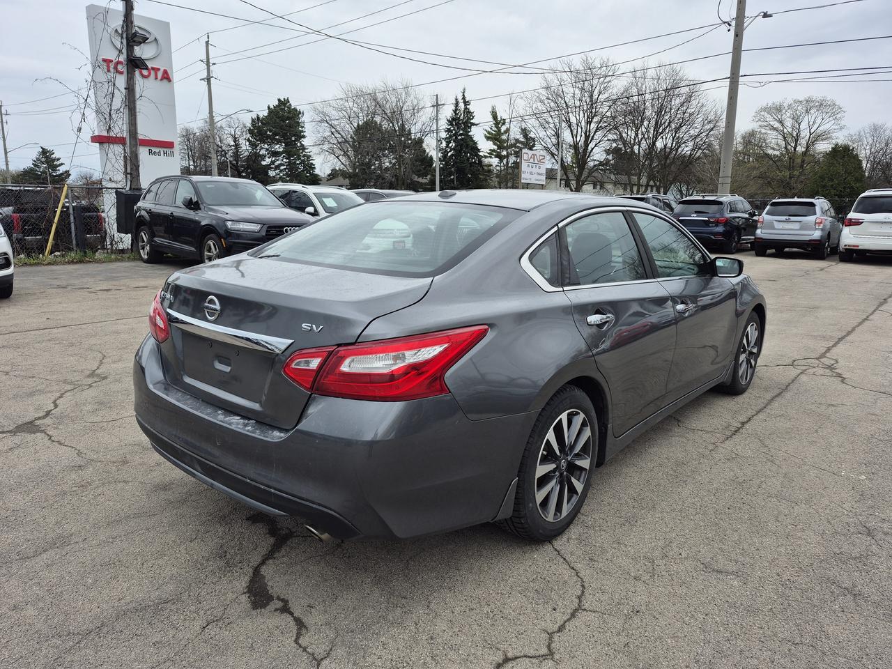 2017 Nissan Altima SV Photo