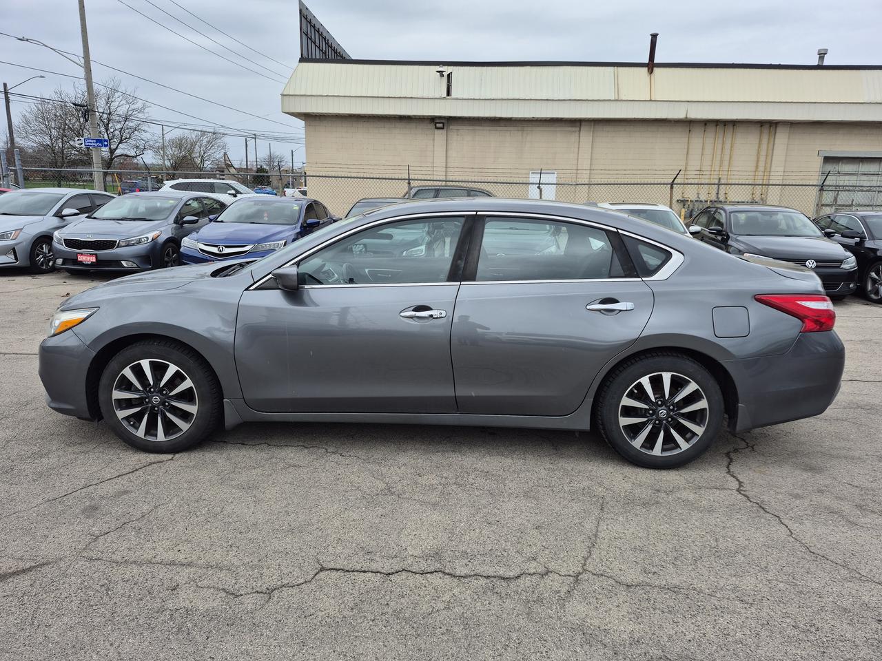 2017 Nissan Altima SV Photo