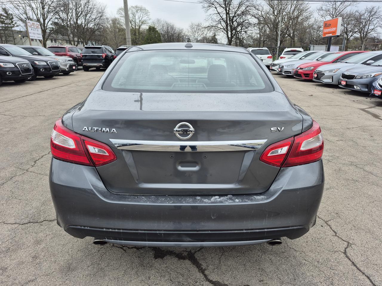 2017 Nissan Altima SV Photo