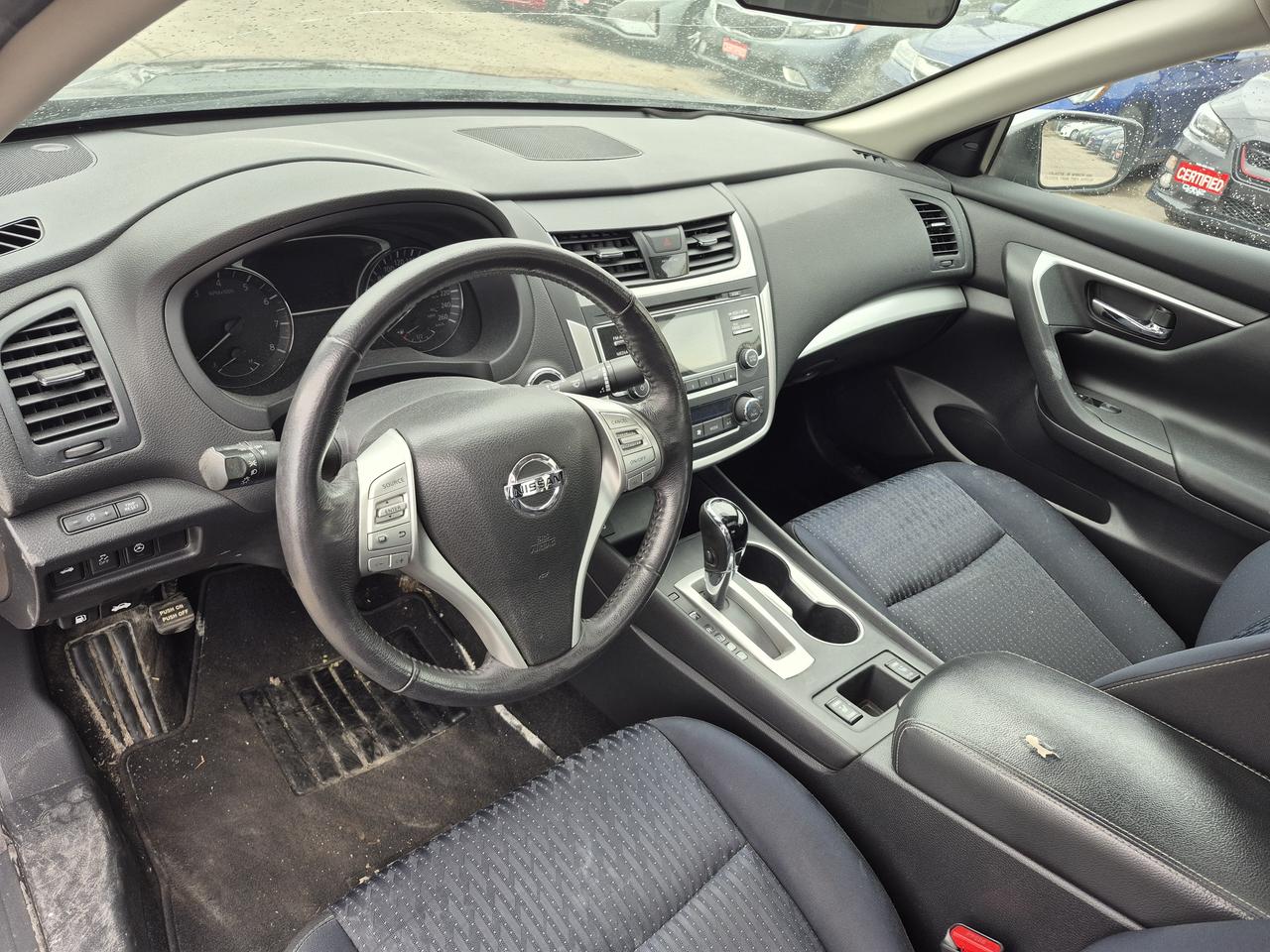 2017 Nissan Altima SV Photo
