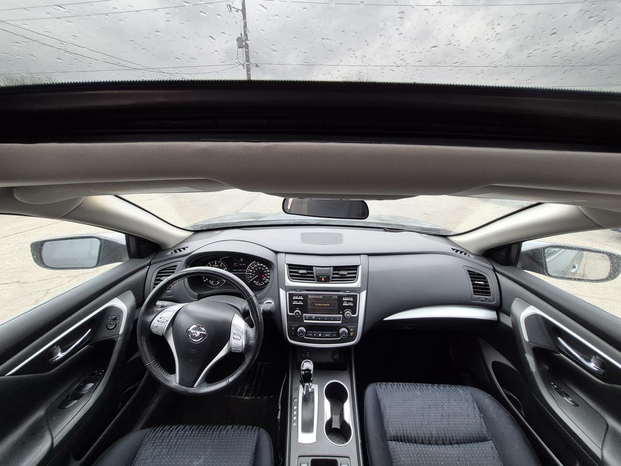 2017 Nissan Altima SV Photo