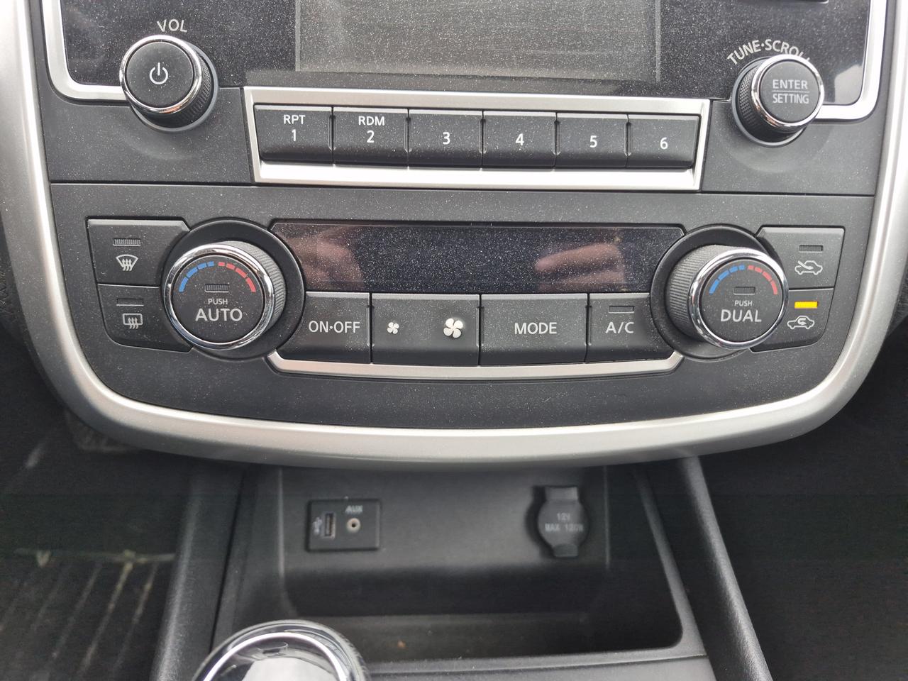 2017 Nissan Altima SV Photo