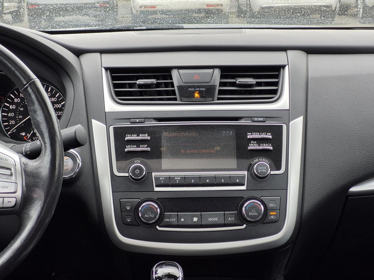 2017 Nissan Altima SV Photo