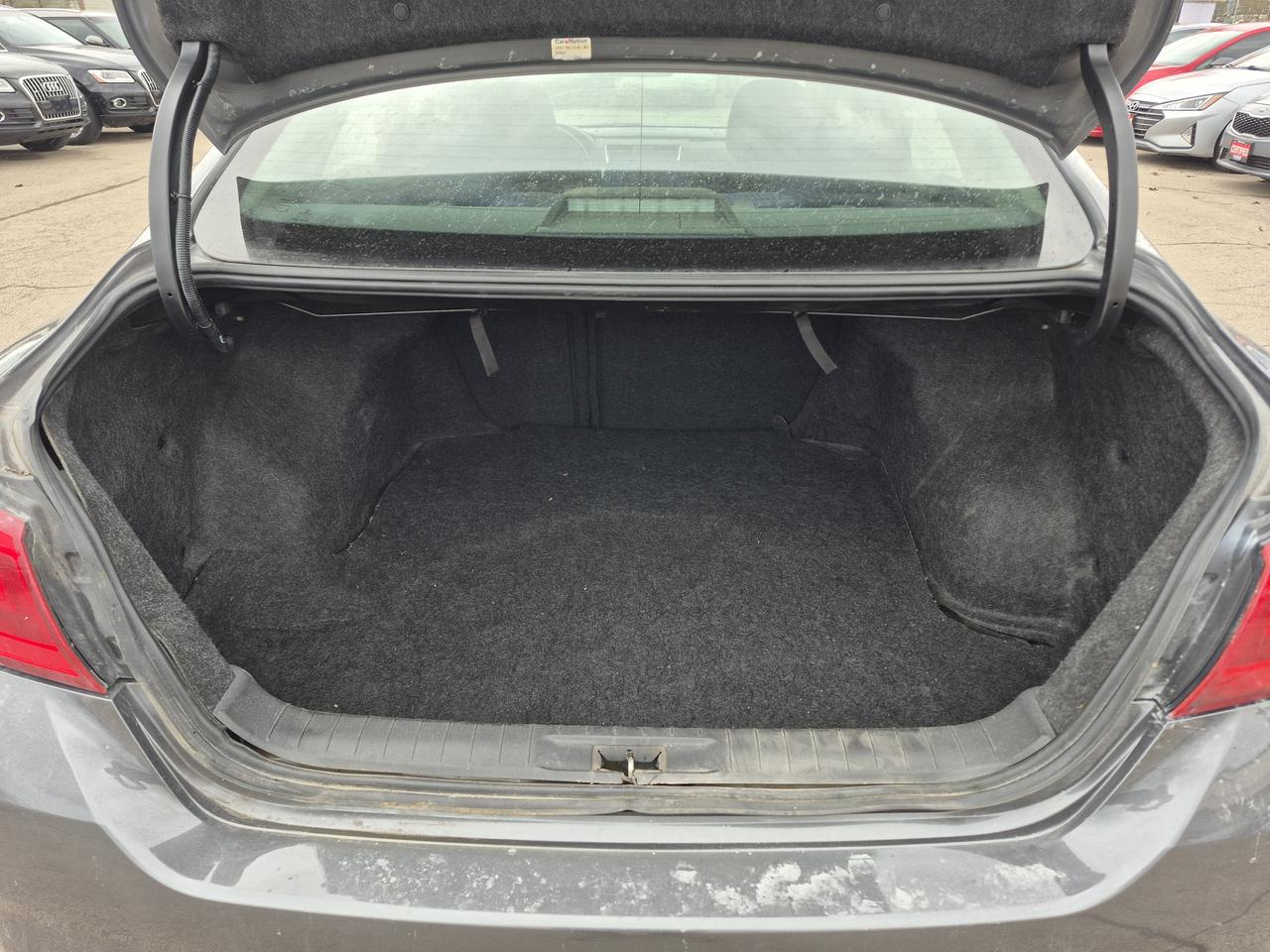 2017 Nissan Altima SV Photo