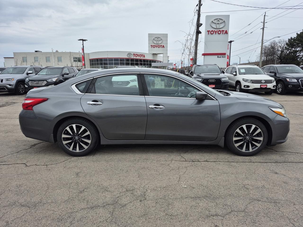 2017 Nissan Altima SV Photo