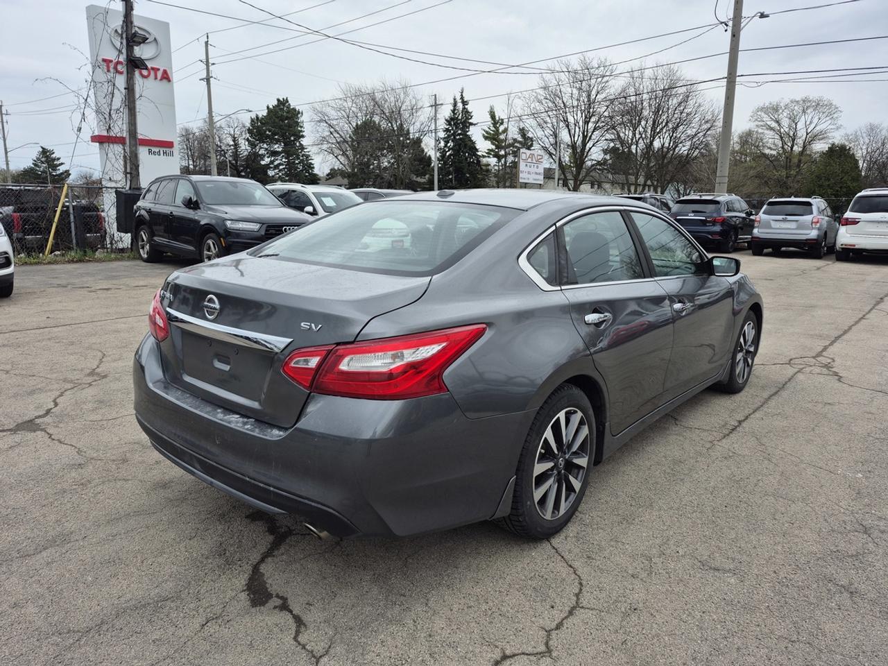 2017 Nissan Altima SV Photo4
