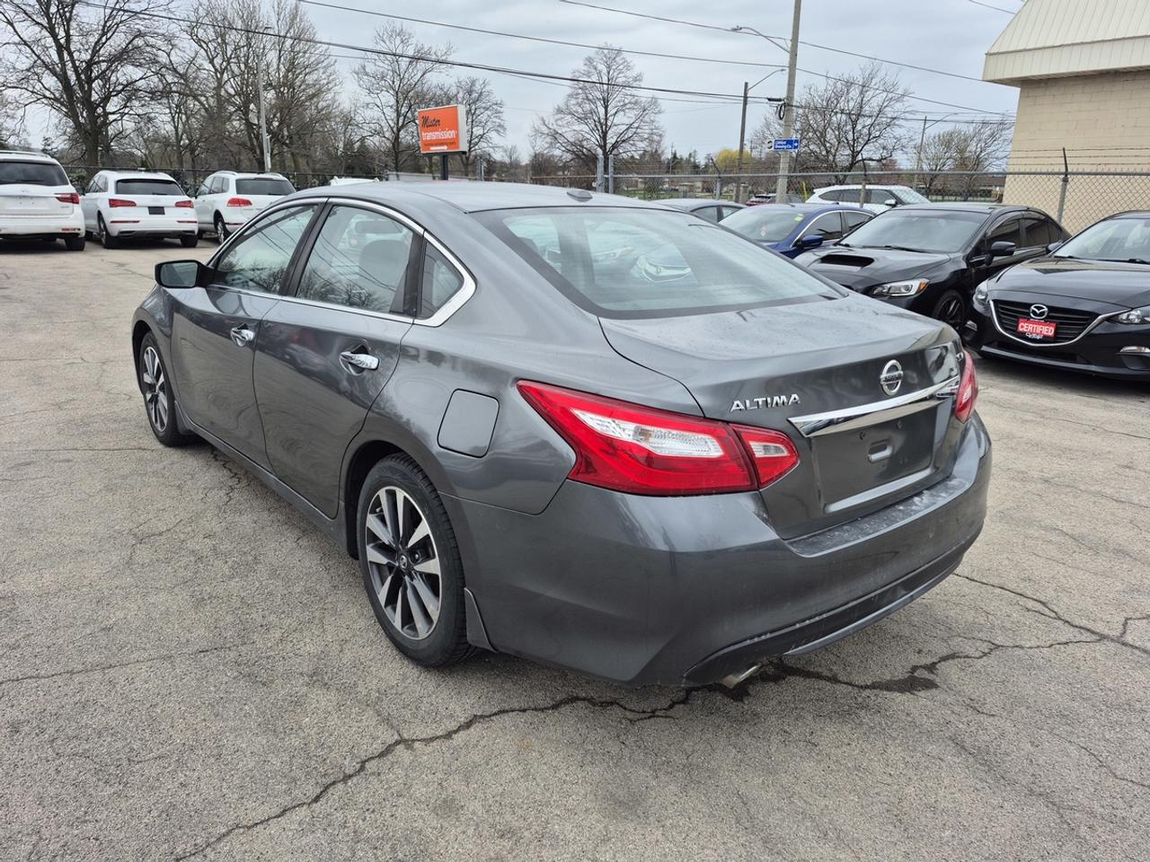 2017 Nissan Altima SV Photo