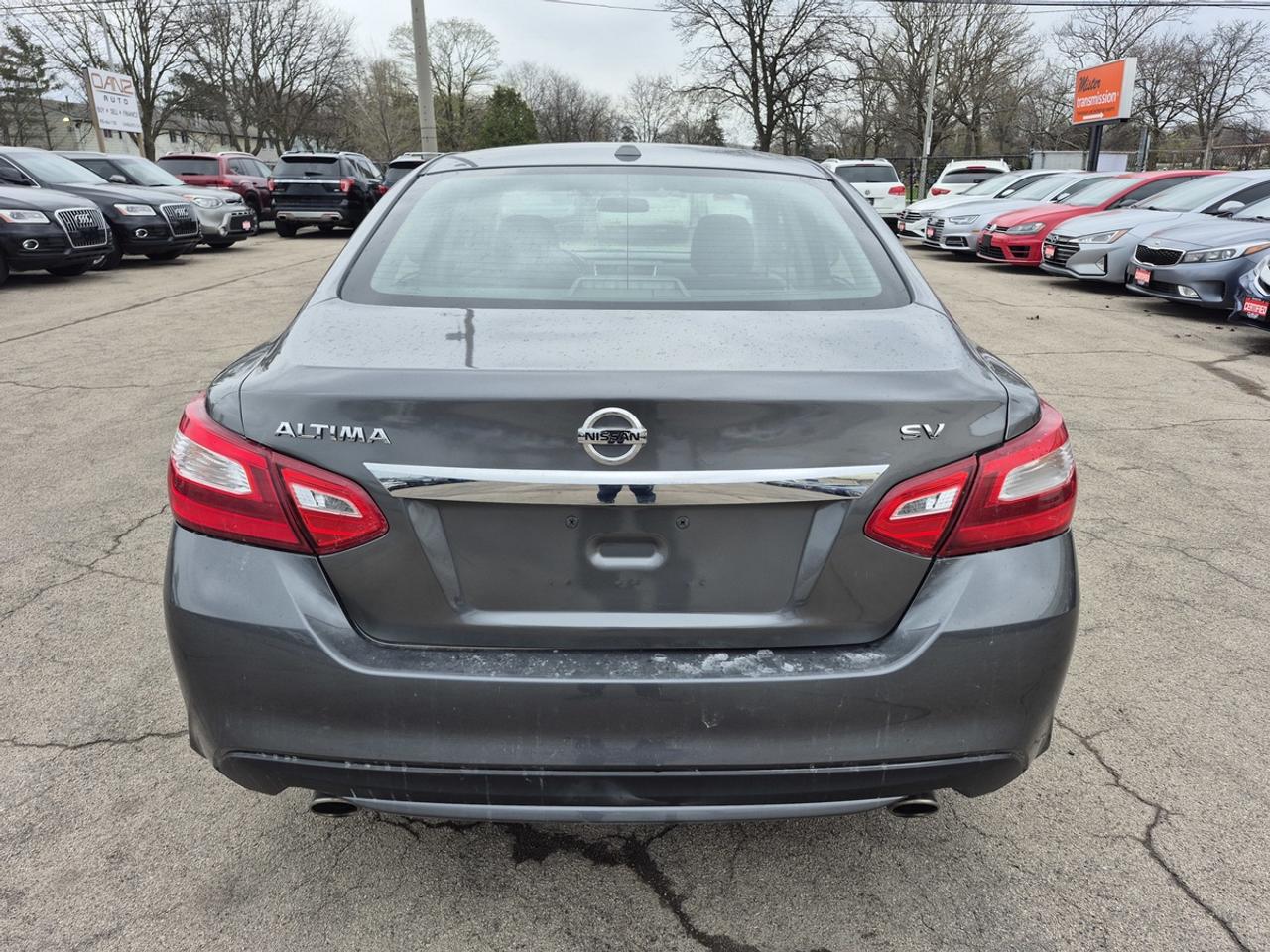 2017 Nissan Altima SV Photo