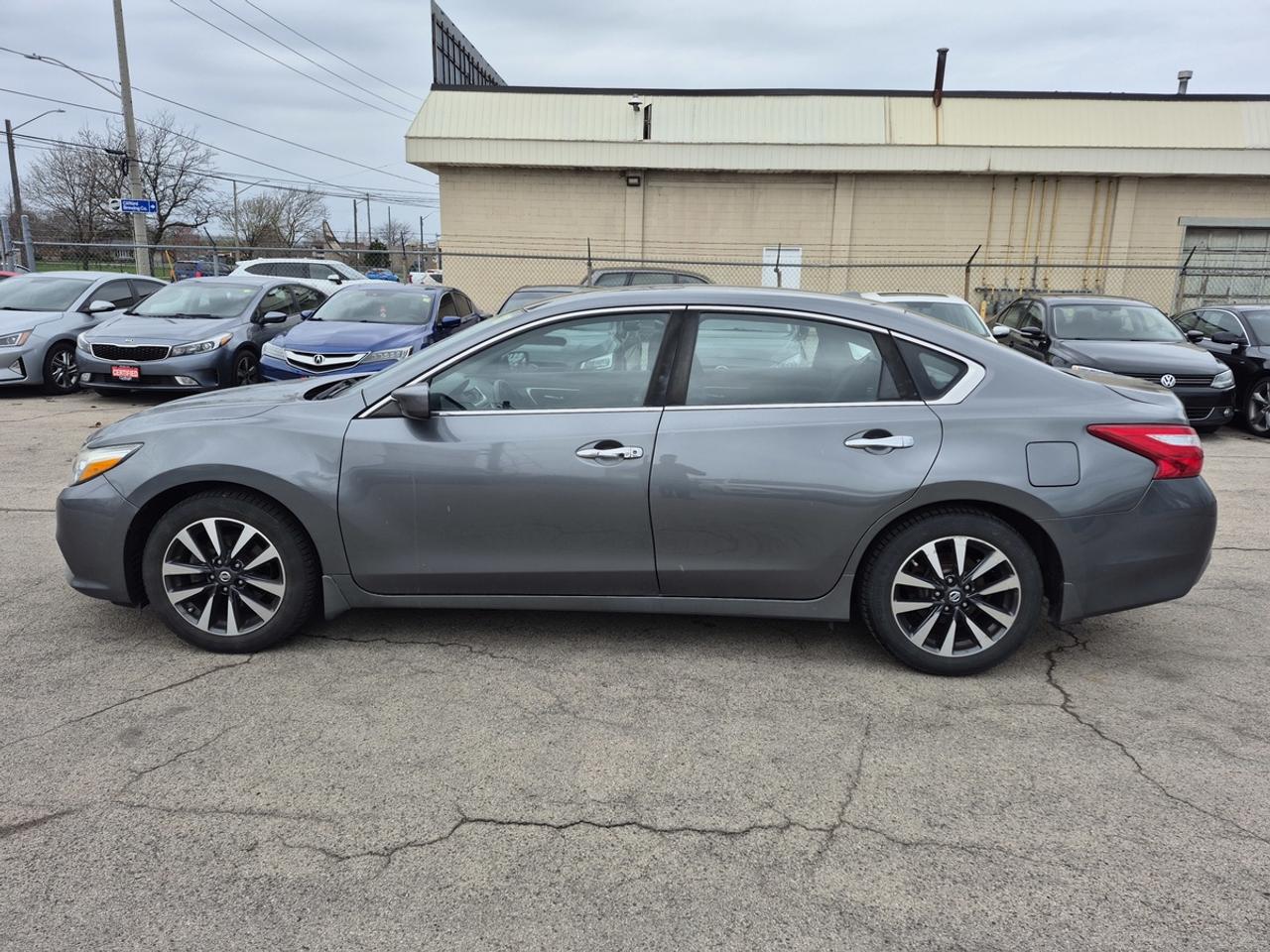 2017 Nissan Altima SV Photo