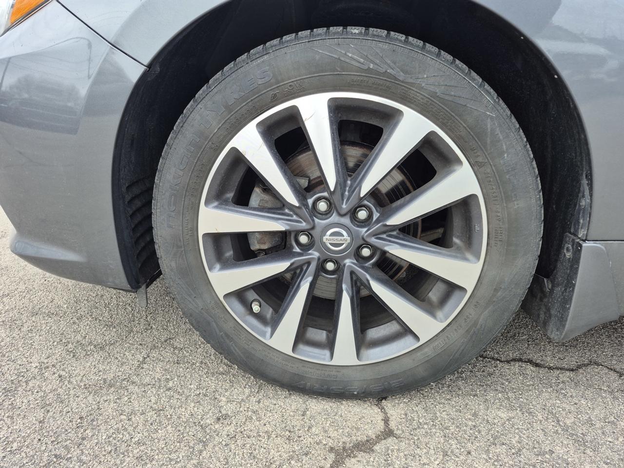 2017 Nissan Altima SV Photo