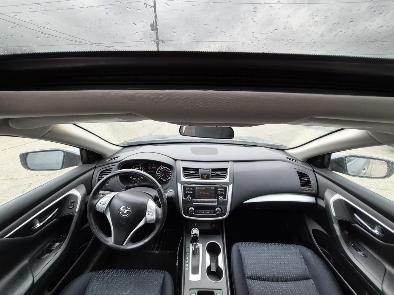2017 Nissan Altima SV Photo