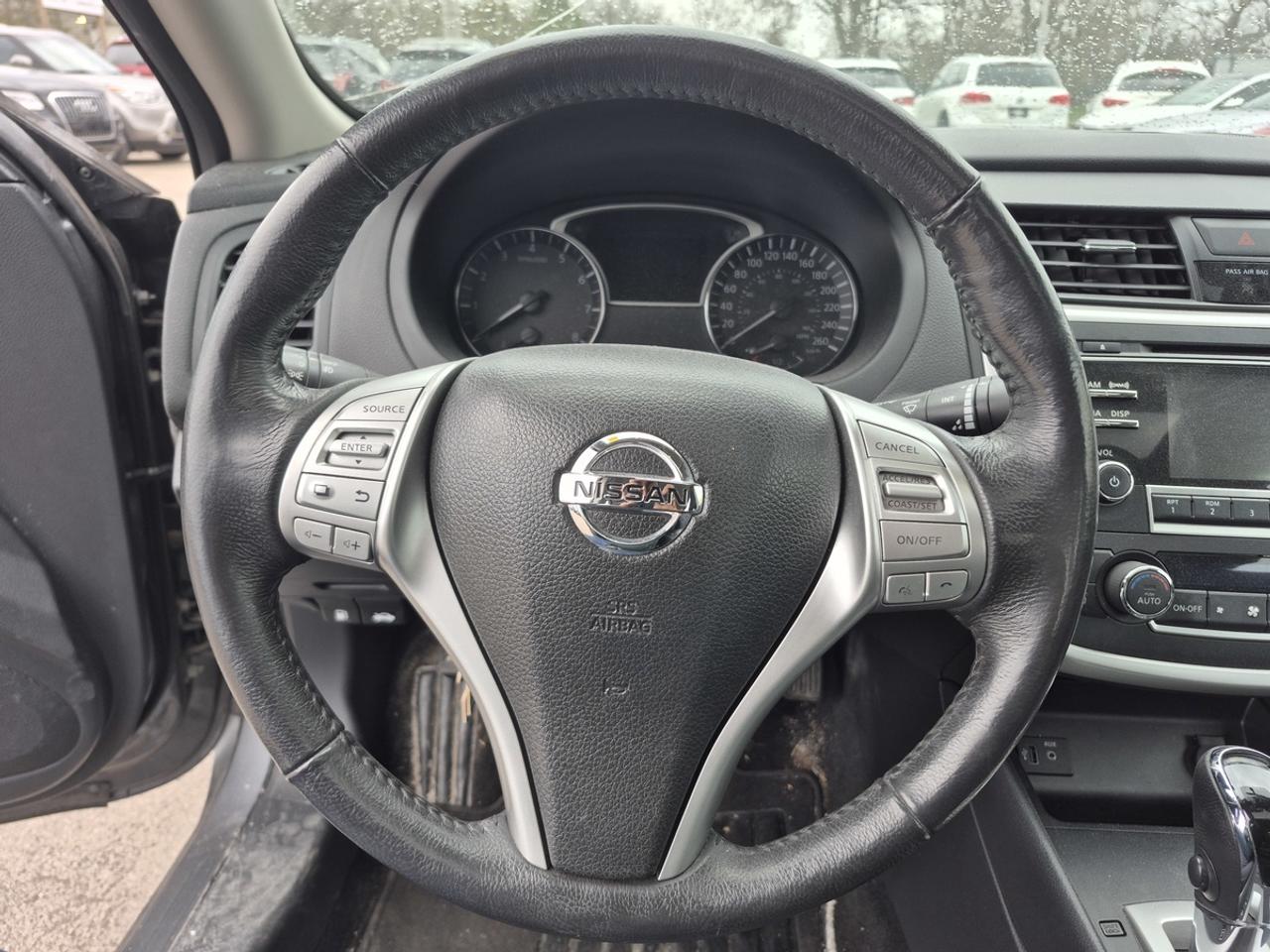 2017 Nissan Altima SV Photo