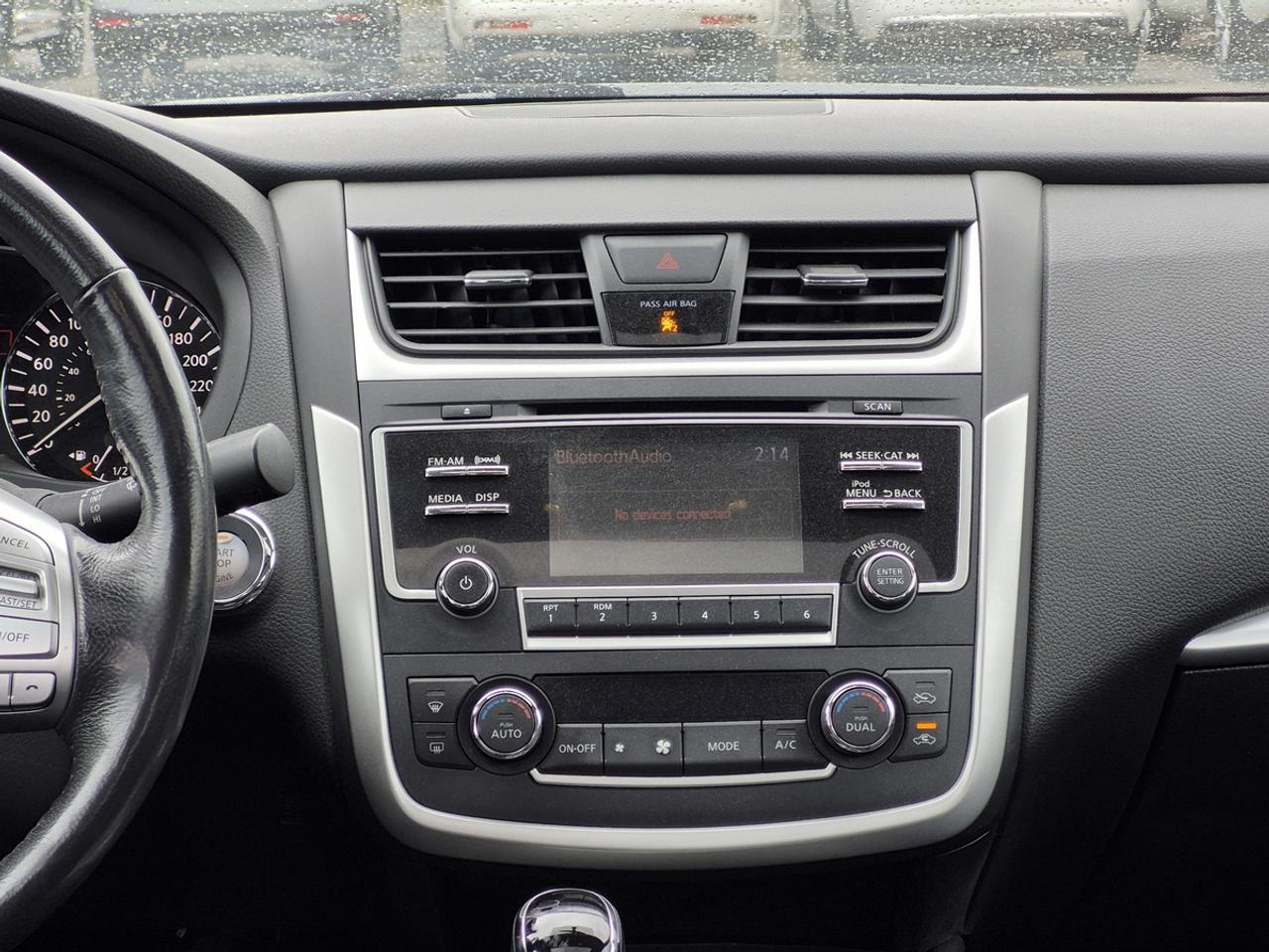 2017 Nissan Altima SV Photo