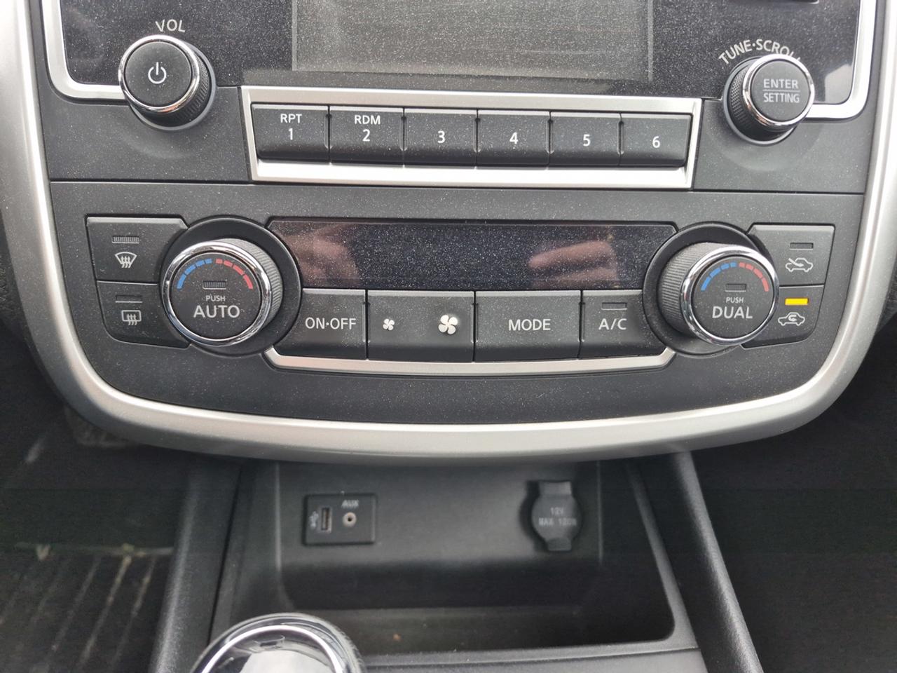 2017 Nissan Altima SV Photo