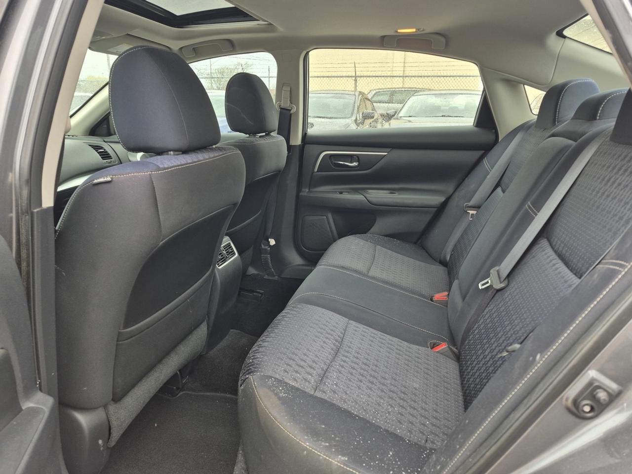 2017 Nissan Altima SV Photo