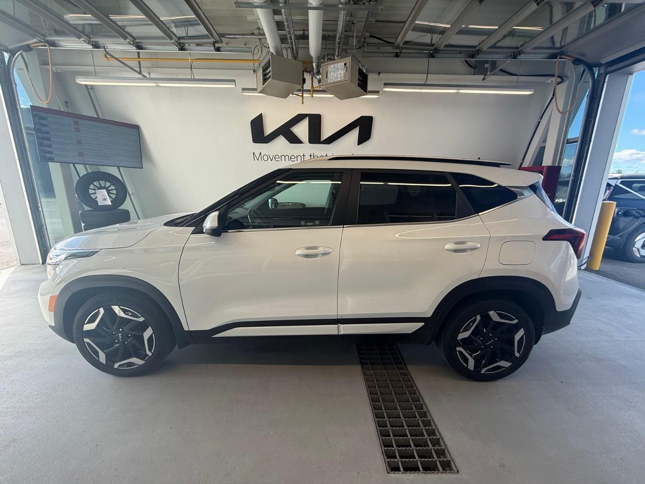 2024 Kia Seltos SX w/Brown Interior 4dr All-Wheel Drive Photo