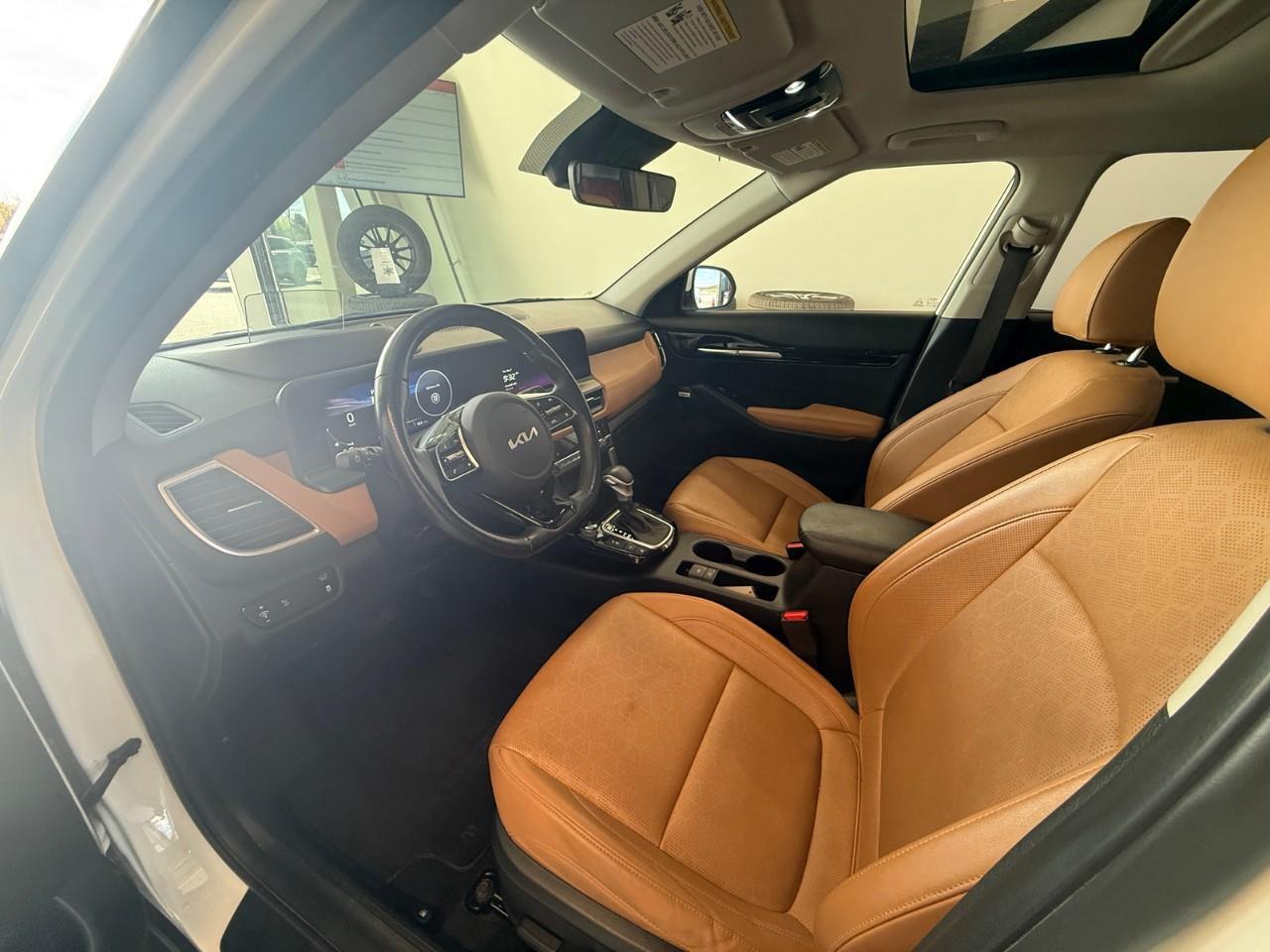 2024 Kia Seltos SX w/Brown Interior 4dr All-Wheel Drive Photo