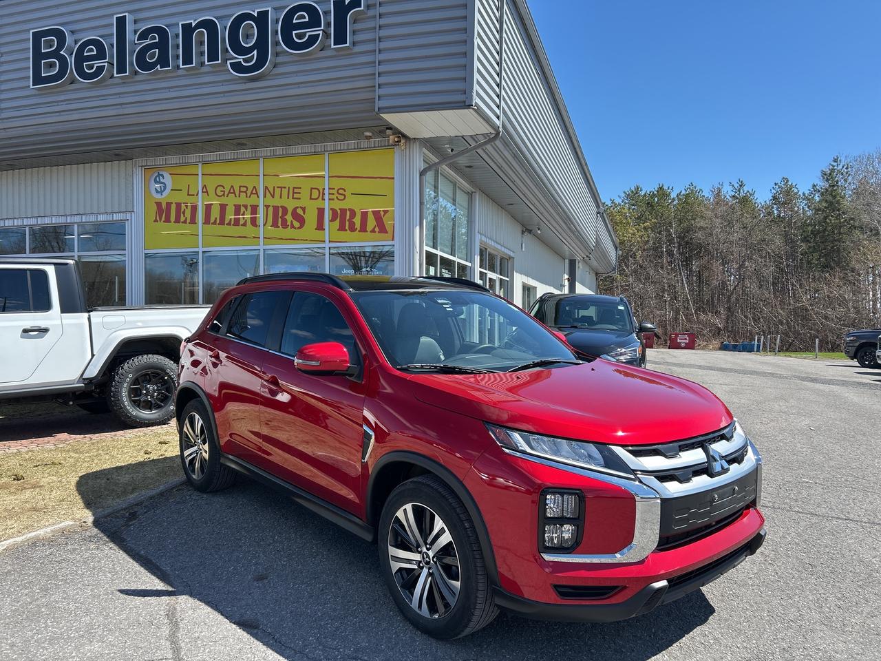 2023 Mitsubishi RVR GT Photo0