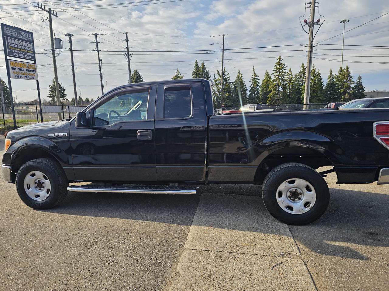 2014 Ford F-150 XLT Photo3