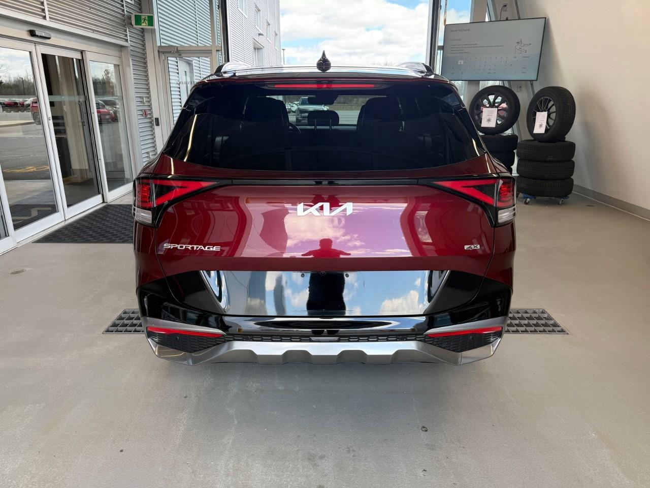 2023 Kia Sportage EX Premium w/Black Interior 4dr All-Wheel Drive Photo3