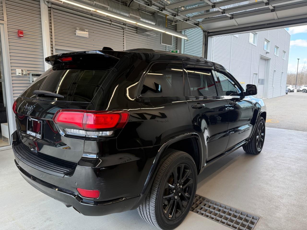 2021 Jeep Grand Cherokee Laredo 4dr 4x4 Photo