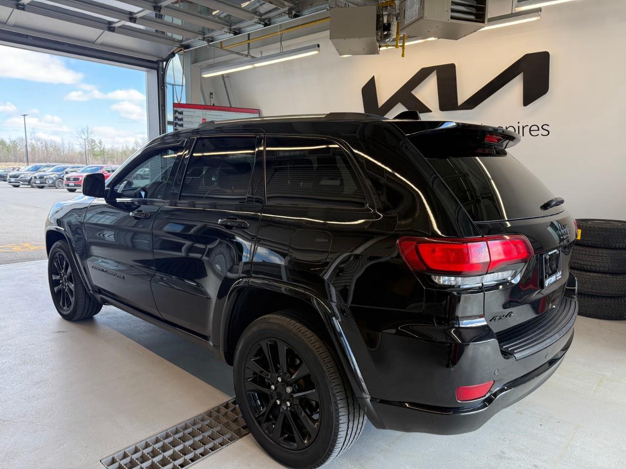 2021 Jeep Grand Cherokee Laredo 4dr 4x4 Photo