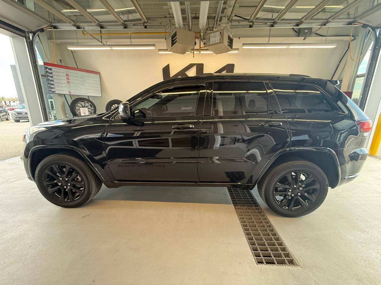 2021 Jeep Grand Cherokee Laredo 4dr 4x4 Photo