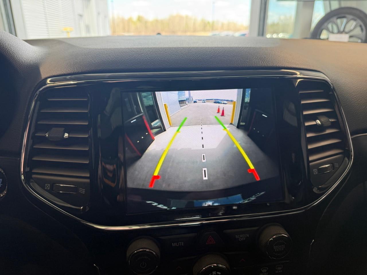 2021 Jeep Grand Cherokee Laredo 4dr 4x4 Photo